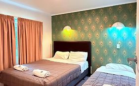 Camellia Court Family Motel